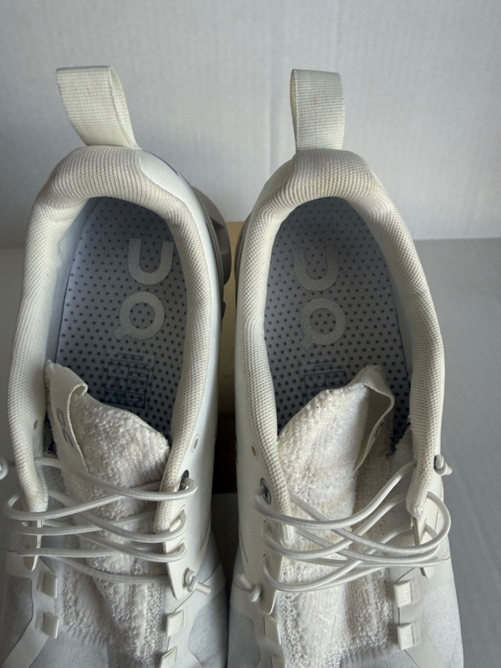 On Cloud Running Shoes in Terry White Low size 11.5 Men’s - Picture 4 of 6
